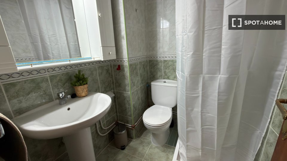Double room Madrid, 7 beds, 140m² — photo 15