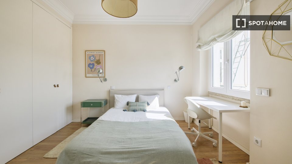Double room Lisbon, 4 beds — photo 8