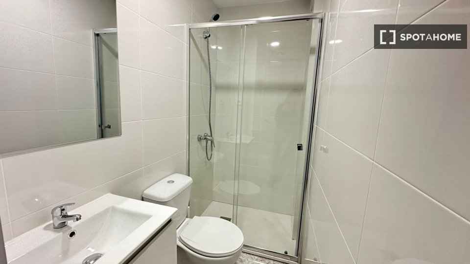 Double room Madrid, 5 beds — photo 25