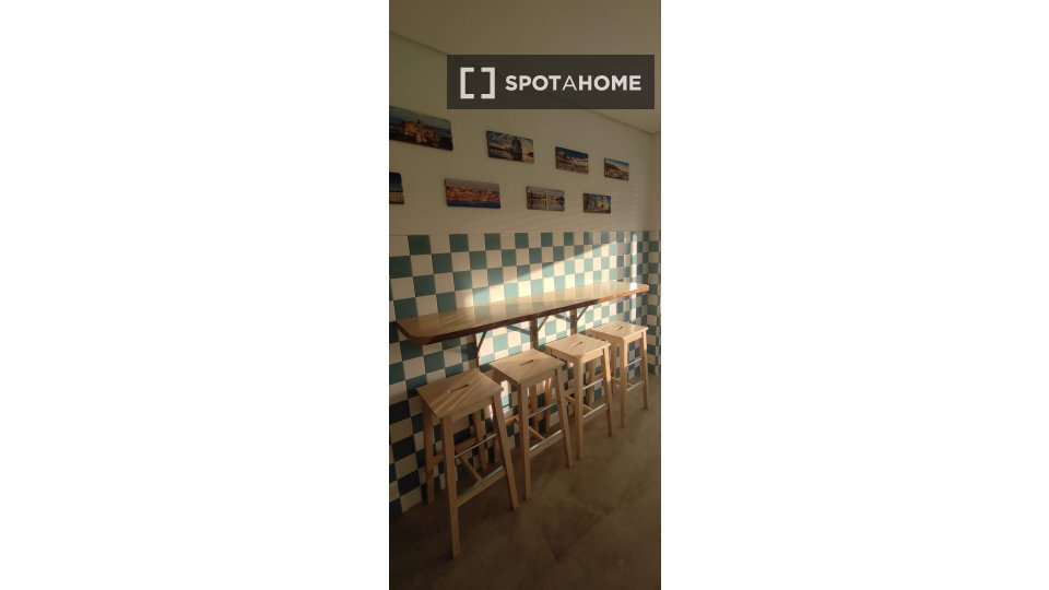 Double room Lisbon, 4 beds, 70m² — photo 14
