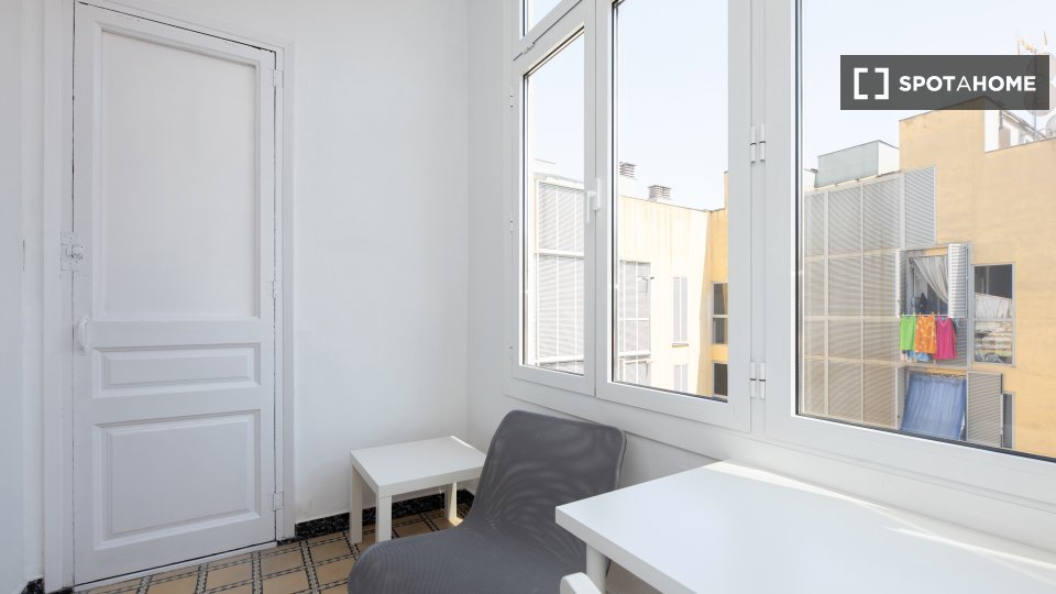 Double room Barcelona, 4 beds, 75m² — photo 3