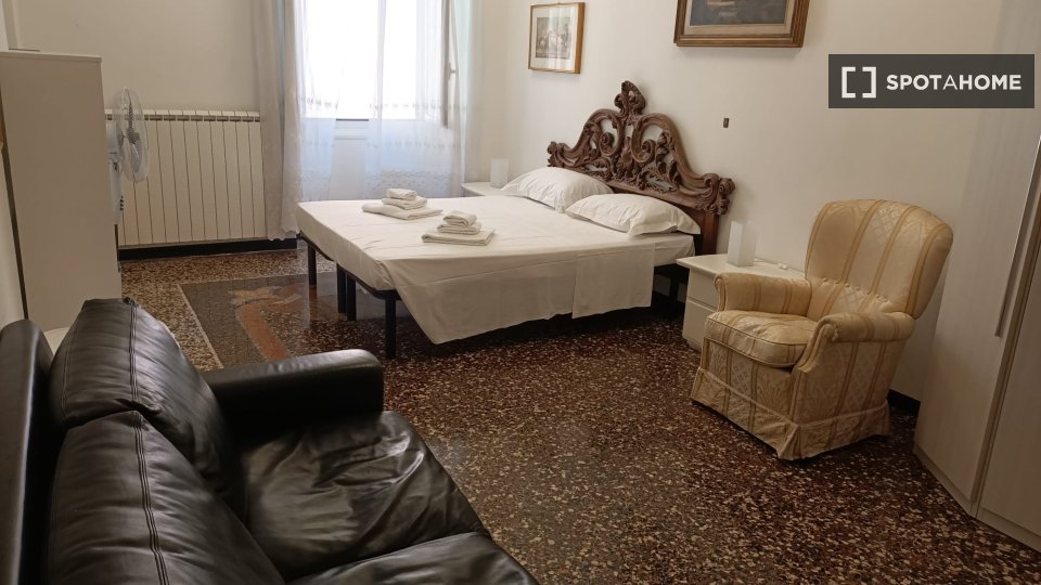 Double room Genoa, 4 beds, 175m² — photo 7