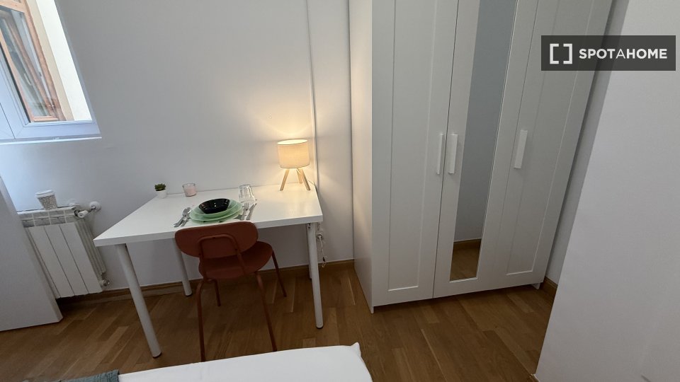 Double room Madrid, 4 beds — photo 15
