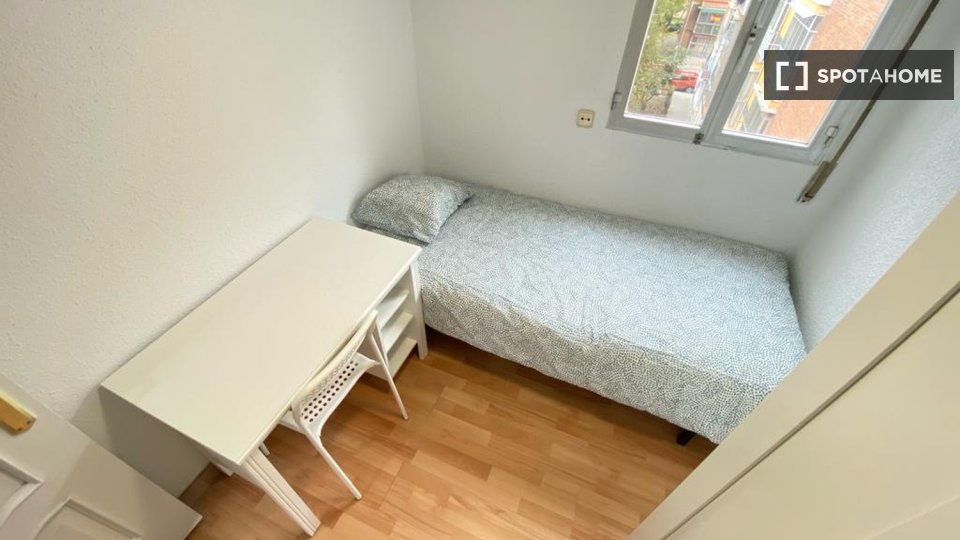 Double room Madrid, 4 beds — photo 10