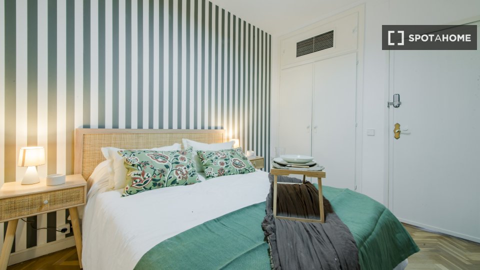Double room Madrid, 11 beds, 250m² — photo 15