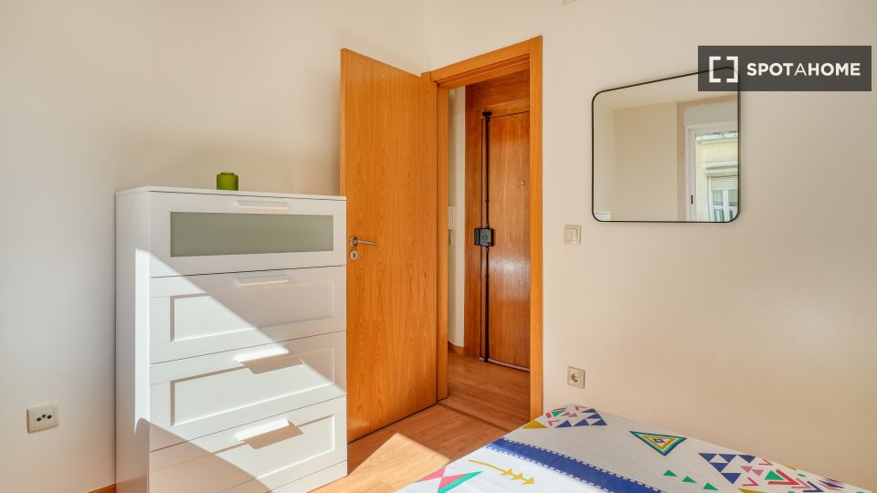 Double room Lisbon, 4 beds — photo 17