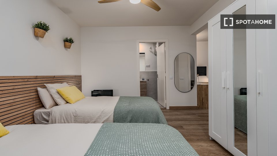 Double room Barcelona, 6 beds, 120m² — photo 106