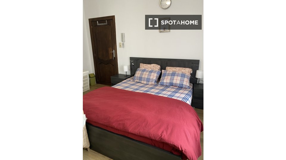 Double room Brussels, 1 bed — photo 11