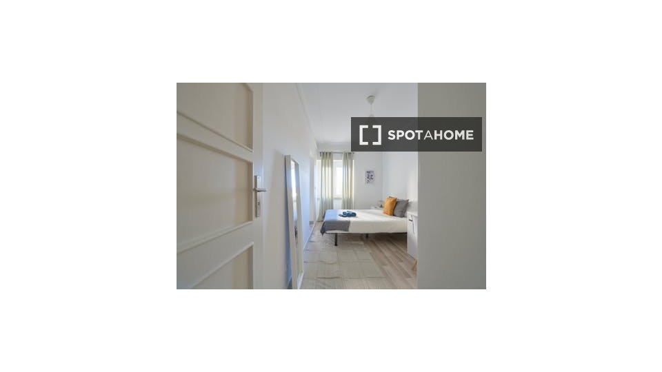 Double room Lisbon, 4 beds — photo 11