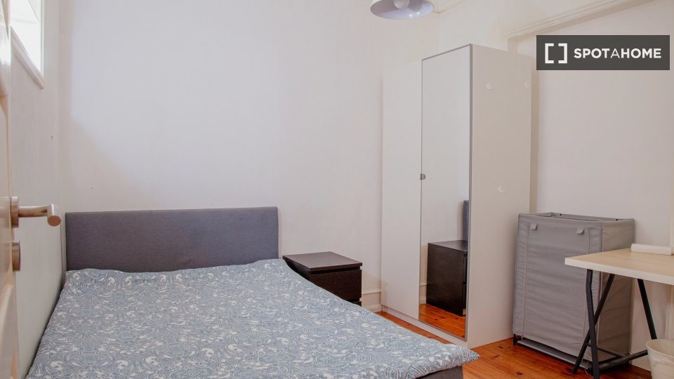 Double room Lisbon, 4 beds — photo 11