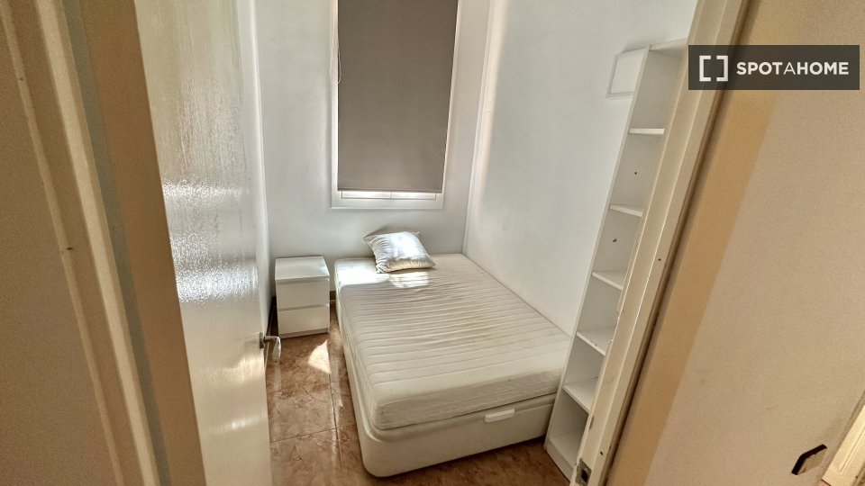Apartment Barcelona, 3 beds, 60m² — photo 5