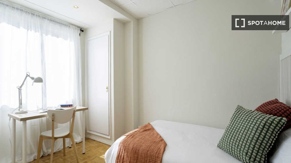 Double room Madrid, 8 beds — photo 36
