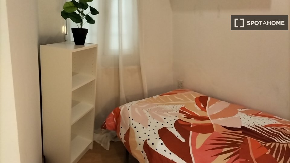 Double room Madrid, 7 beds, 90m² — photo 7