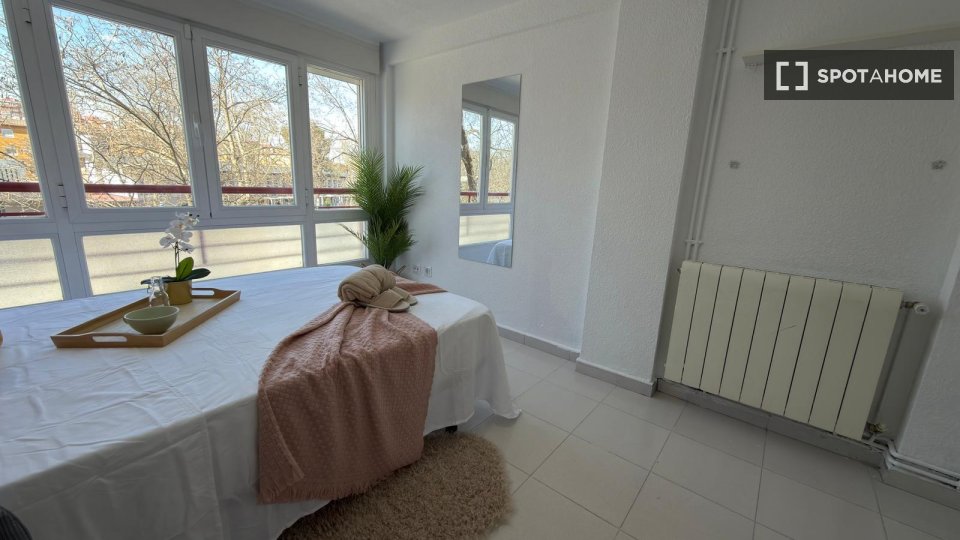 Double room Madrid, 4 beds — photo 2