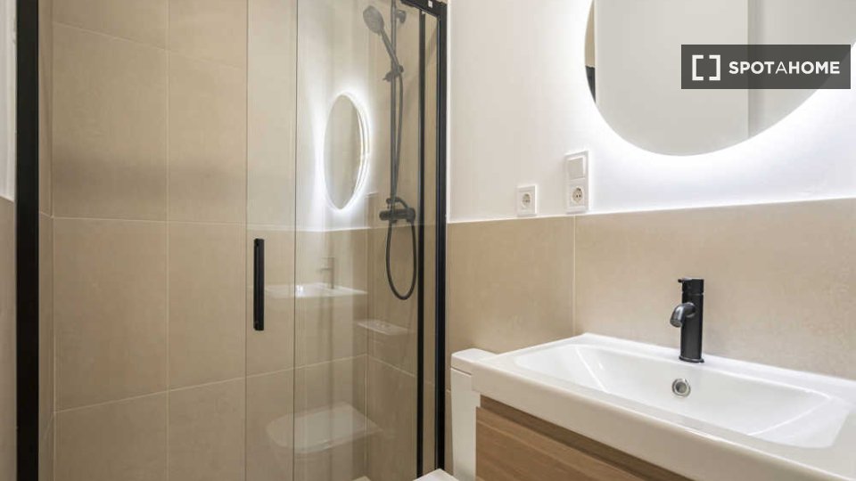 Double room Madrid, 16 beds — photo 45