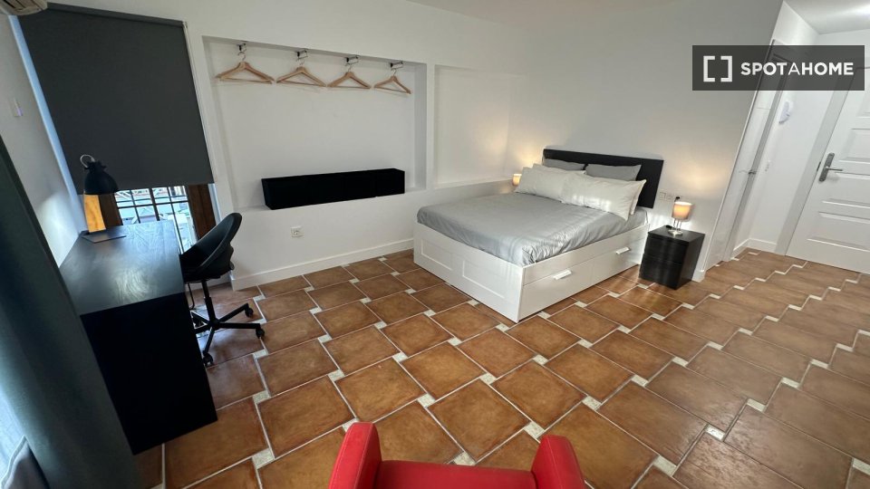 Double room Malaga, 9 beds, 25m² — photo 2