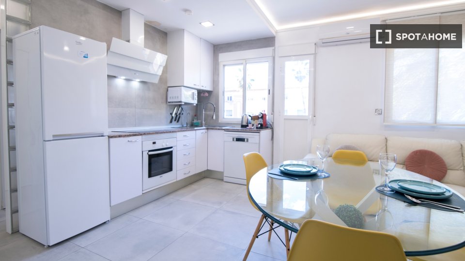 Double room Valencia, 3 beds, 65m² — photo 27