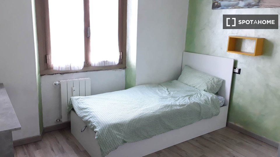 Double room Turin, 3 beds, 75m² — photo 1