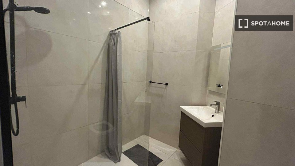 Double room Lisbon, 9 beds — photo 22