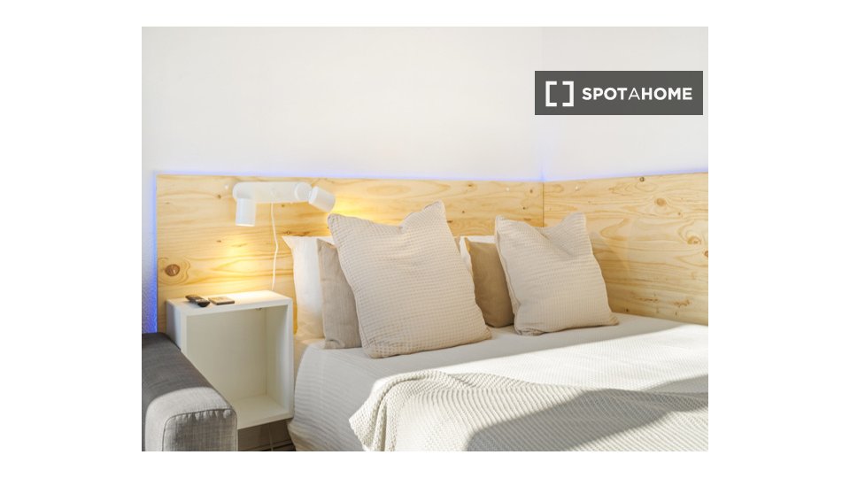 Double room Barcelona, 5 beds, 130m² — photo 1