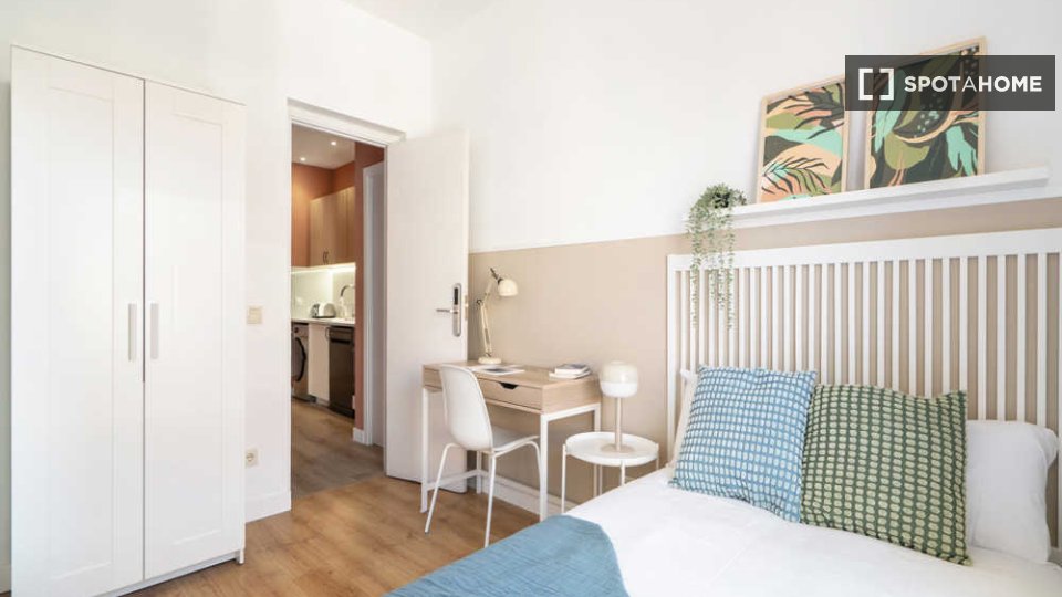 Double room Madrid, 8 beds — photo 53