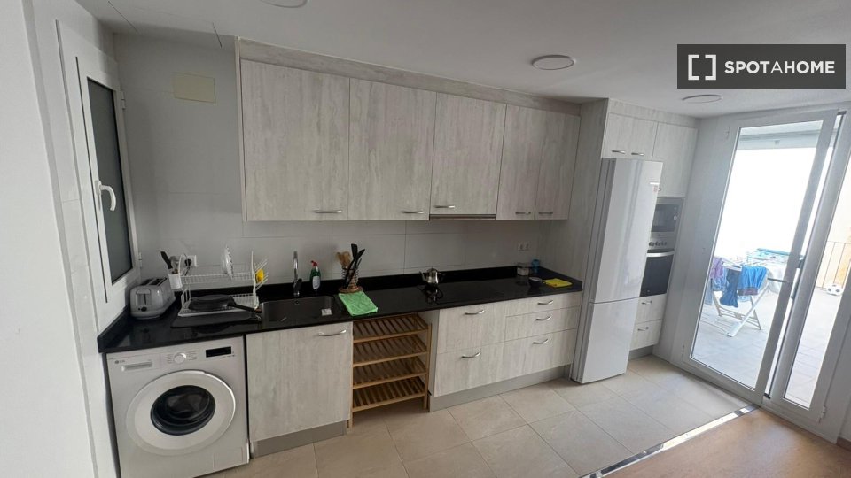 Double room Barcelona, 1 bed, 80m² — photo 2