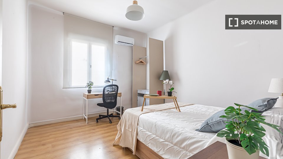 Double room Madrid, 6 beds, 158m² — photo 17