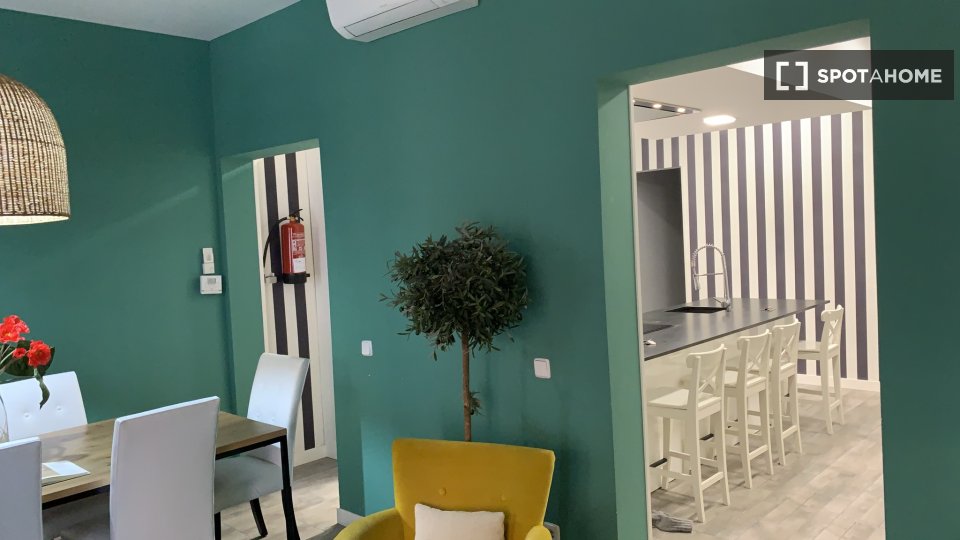 Double room Madrid, 2 beds — photo 10