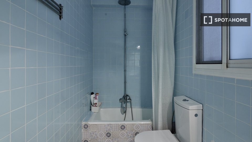 Double room Valencia, 1 bed, 90m² — photo 13