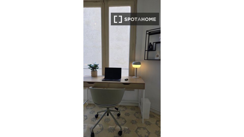 Double room Barcelona, 7 beds, 210m² — photo 1
