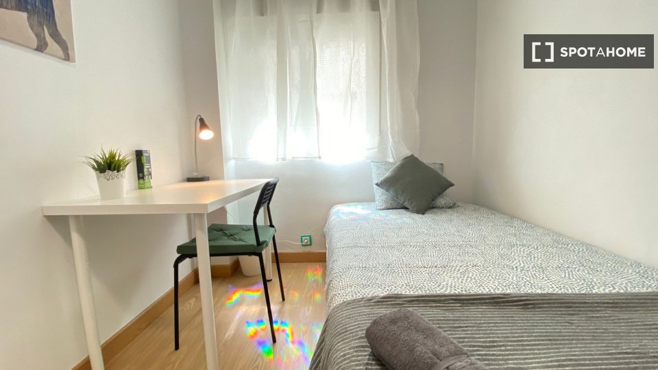 Double room Madrid, 4 beds — photo 13