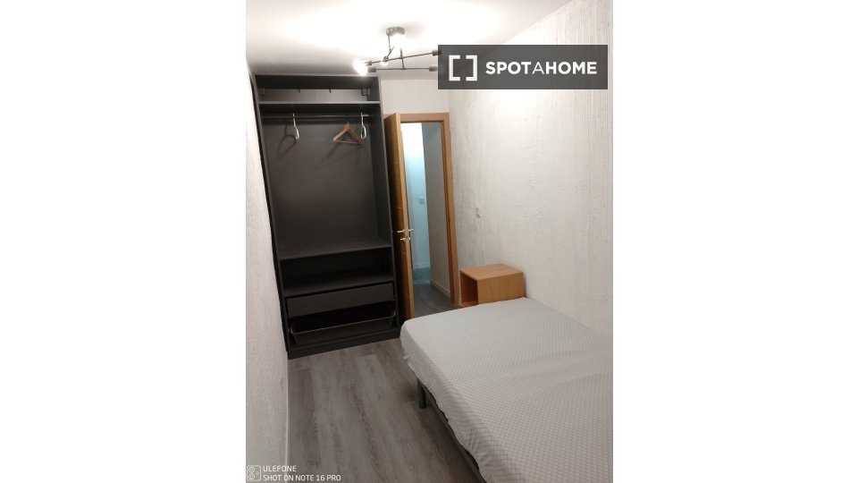 Double room Madrid, 4 beds, 80m² — photo 8