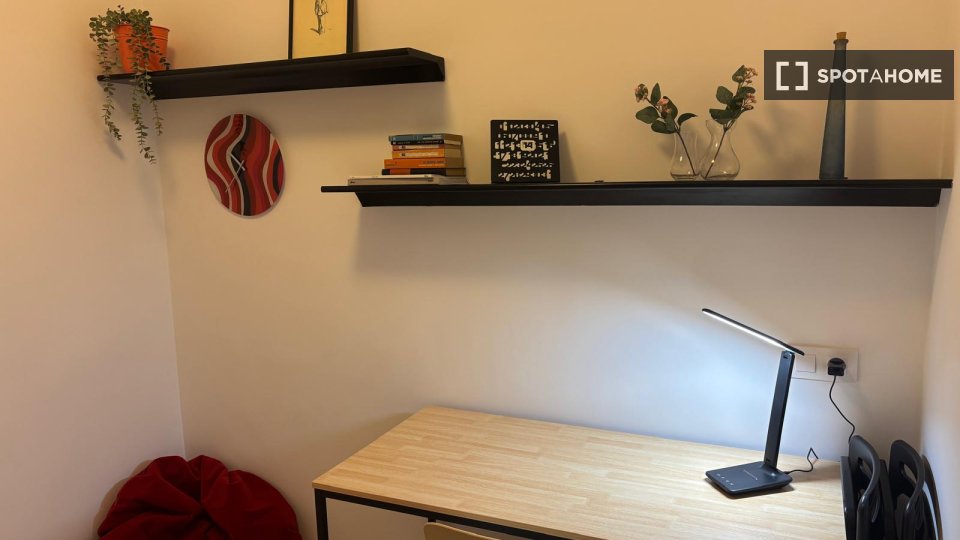 Apartment Barcelona, 4 beds, 86m² — photo 7