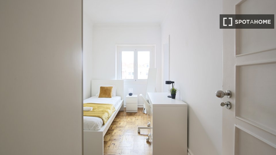 Double room Lisbon, 9 beds — photo 29