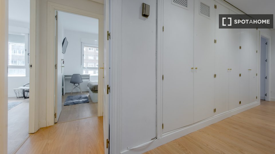 Double room Madrid, 8 beds, 200m² — photo 15