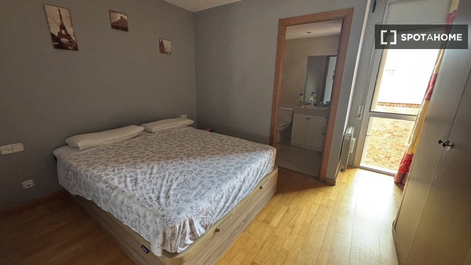 Apartment Barcelona, 2 beds, 67m² — photo 1