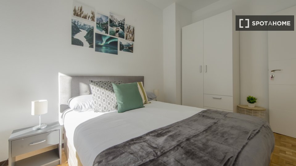 Double room Madrid, 9 beds, 220m² — photo 8