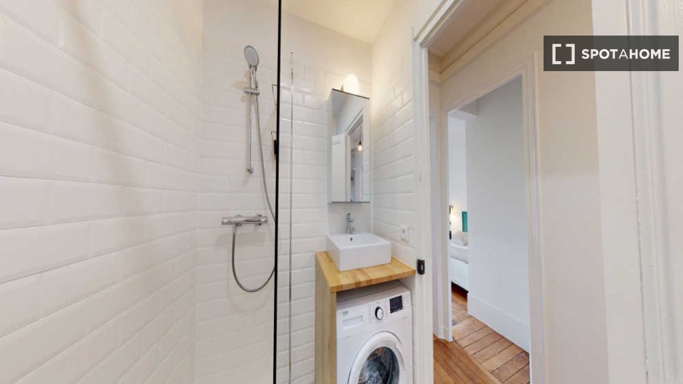 Double room Paris, 9 beds, 160m² — photo 8