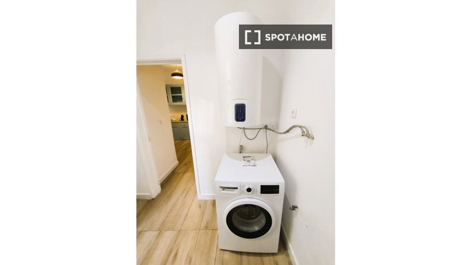 Apartment Lisbon, 2 beds, 105m² — photo 8