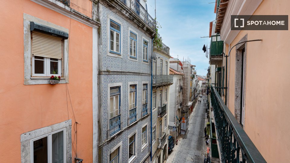 Apartment Lisbon, 4 beds — photo 17