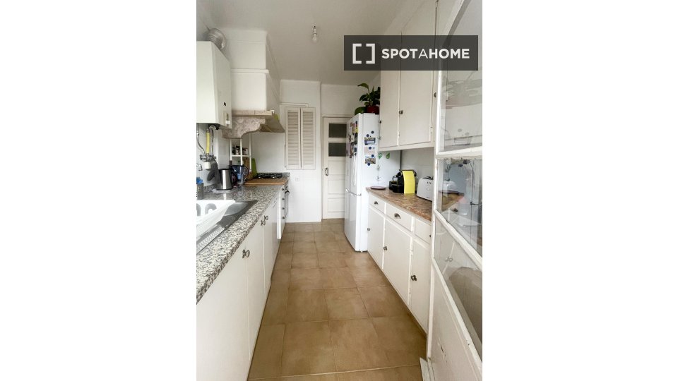 Double room Lisbon, 2 beds, 80m² — photo 10