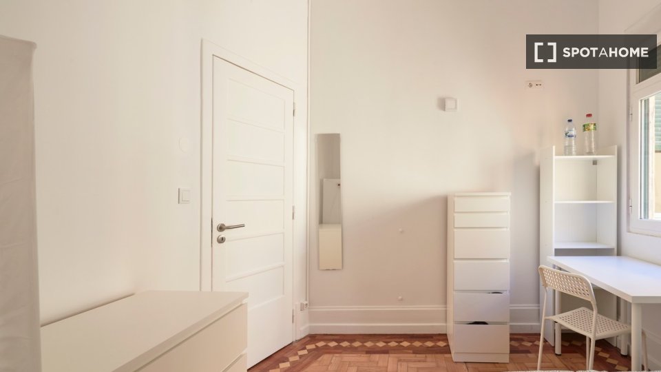 Double room Lisbon, 16 beds — photo 13