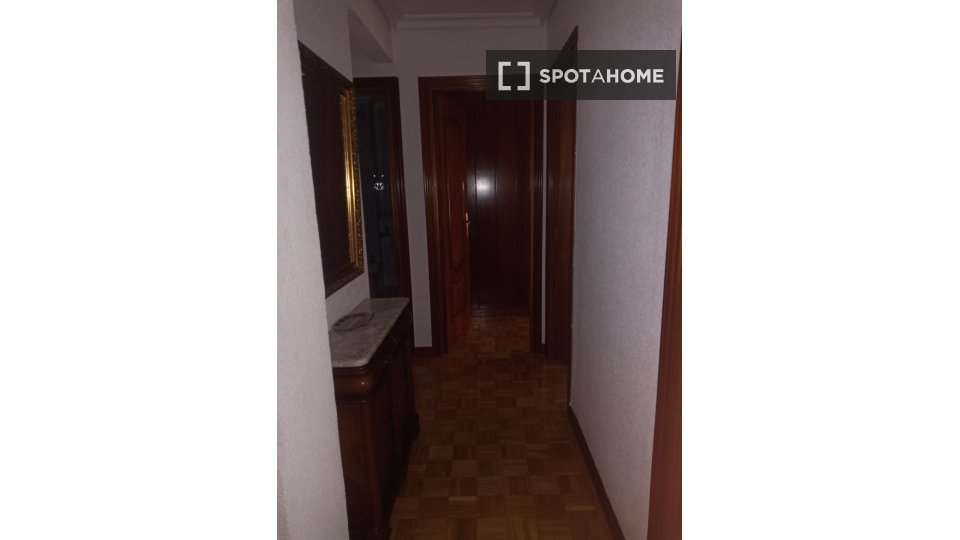 Double room Madrid, 3 beds, 70m² — photo 5
