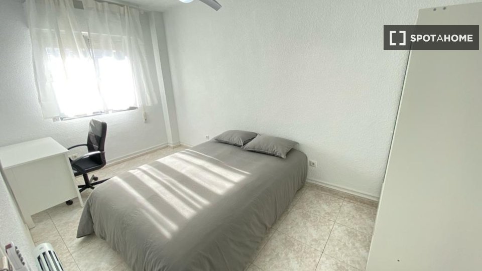 Double room Madrid, 4 beds — photo 19