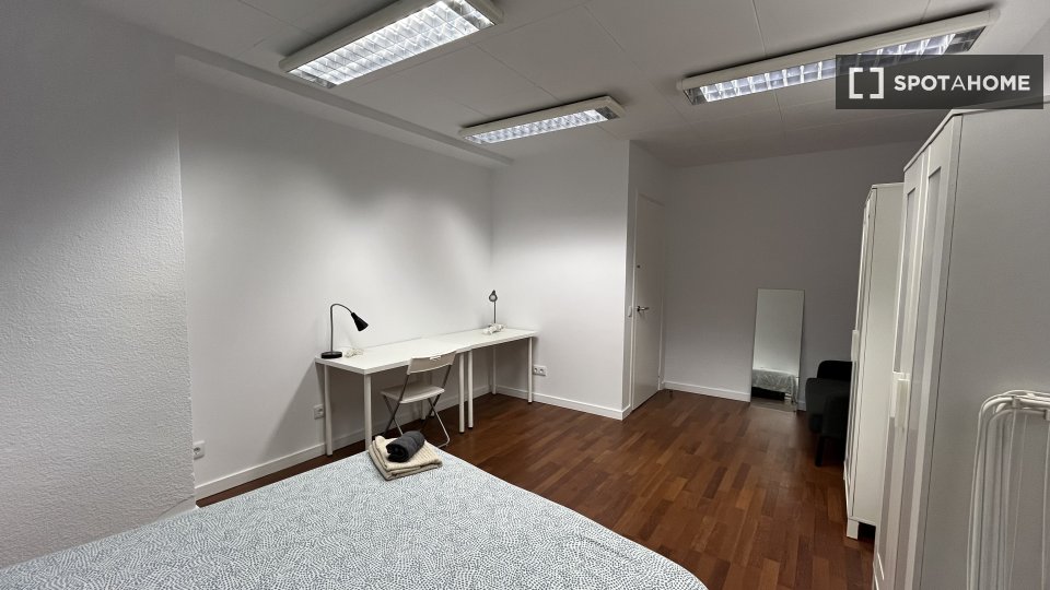 Double room Barcelona, 13 beds, 290m² — photo 5