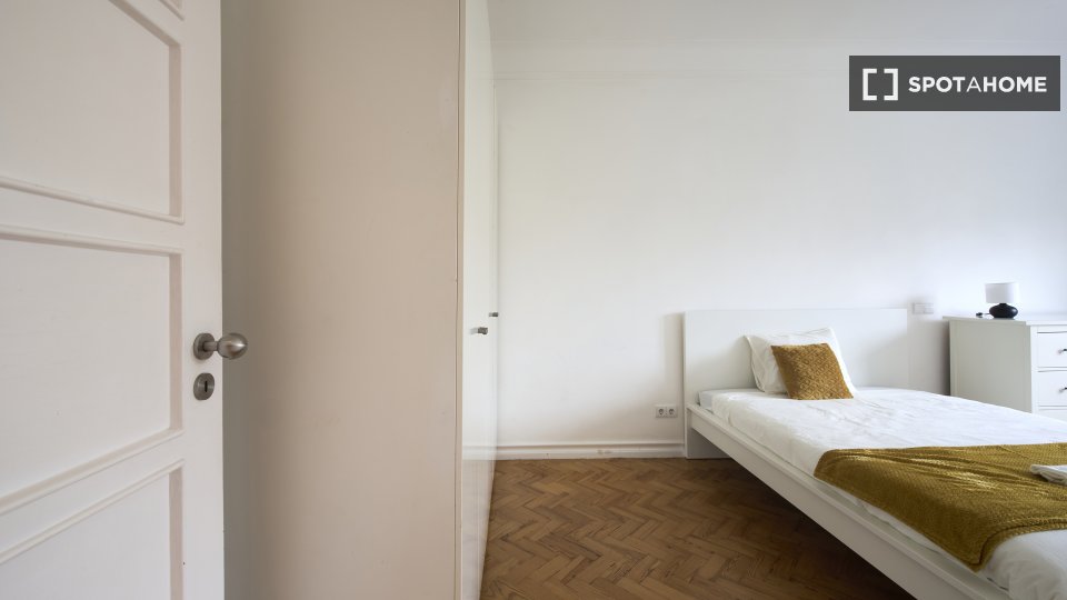 Double room Lisbon, 9 beds — photo 29