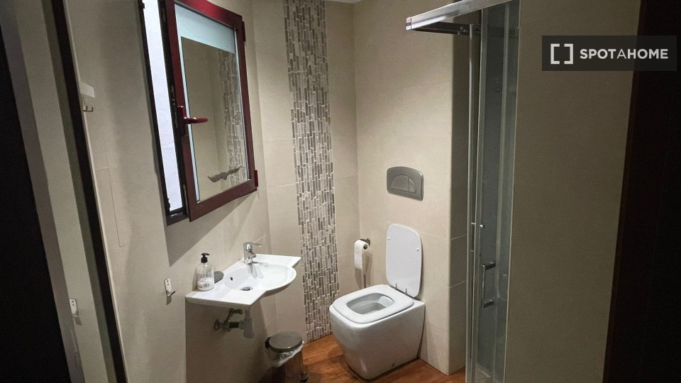 Double room Valencia, 1 bed, 150m² — photo 11