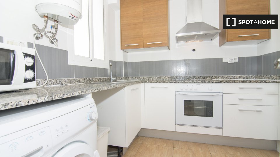 Double room Valencia, 3 beds, 80m² — photo 10