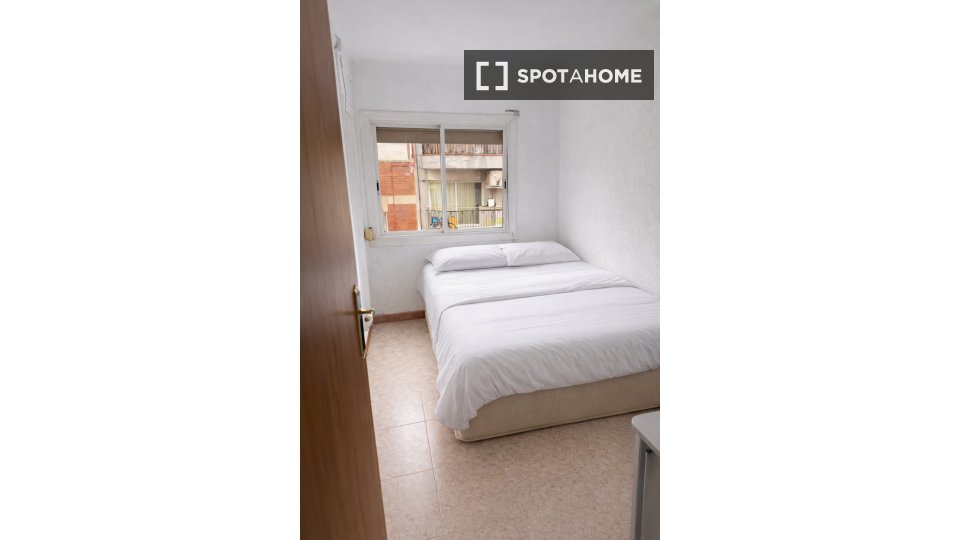 Double room Barcelona, 1 bed, 64m² — photo 4