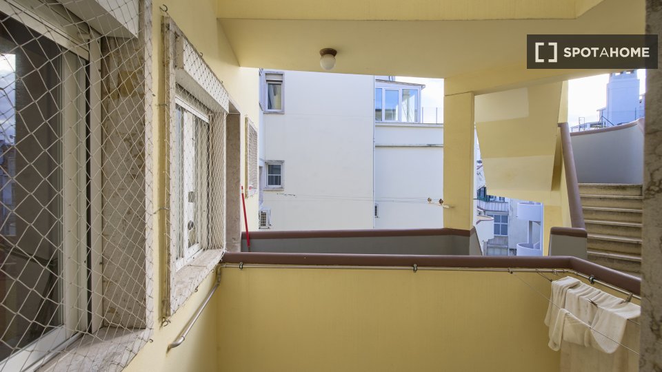 Double room Lisbon, 5 beds — photo 11